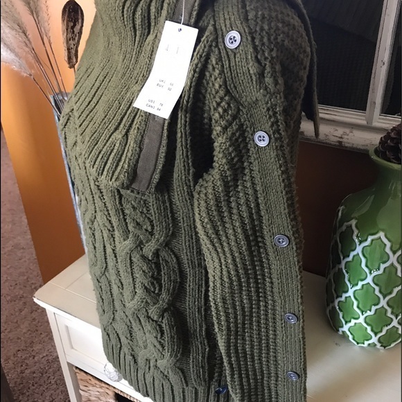NWT Abercrombie & Fitch Side Button Cable Sweater - Picture 4 of 7